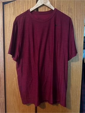 Nike Men’s Burgundy Short Sleeve Performance Tee
